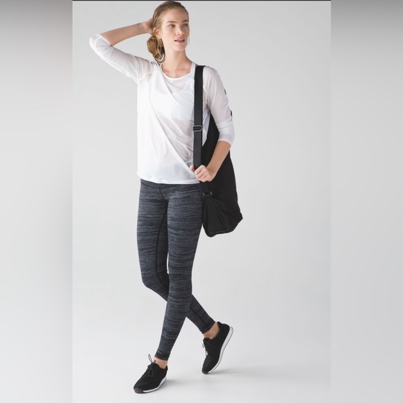 32” Lululemon Wunder Under Pant III in Blurry Belle Battleship Black. Size 6. - Picture 3 of 11